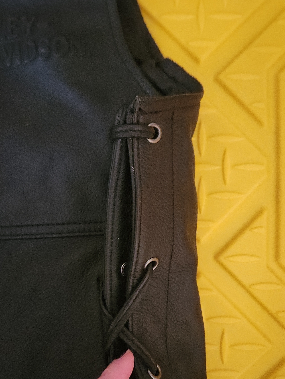 Harley-Davidson Black Leather Vest with Embossed Logo - Picture 9 of 9